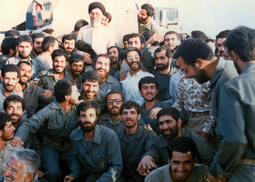 دانلود عکس آیت الله خامنه ای در جبهه با رزمندگان